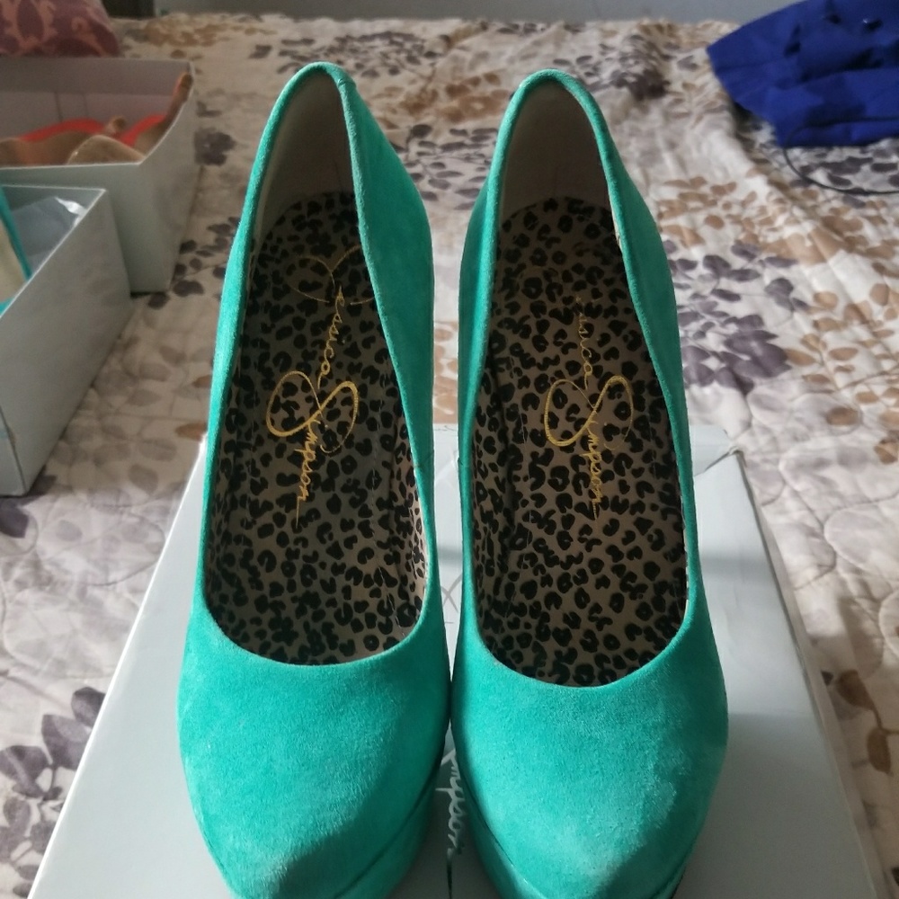 Jessica Simpsom Green Suede Pumps